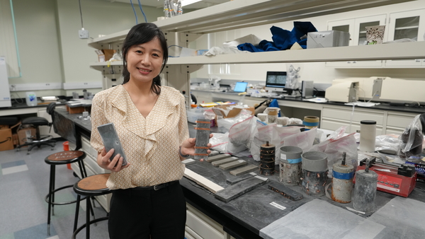 Professor Mo Li in her research lab.
