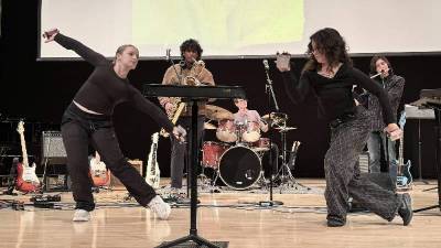 Pas de Deux performers make music as they dance
